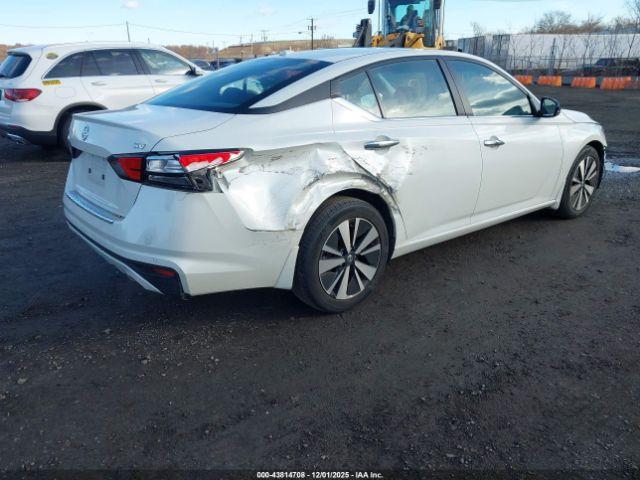 Nissan Altima Sv Fwd Image 3