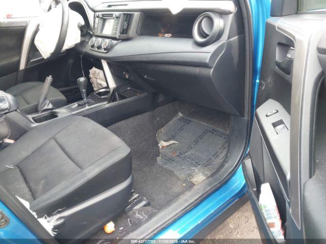 Toyota RAV4 Le Image 12