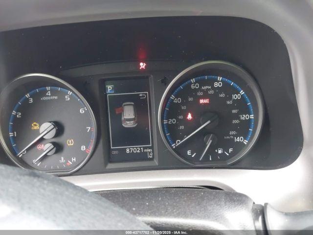 Toyota RAV4 Le Image 13