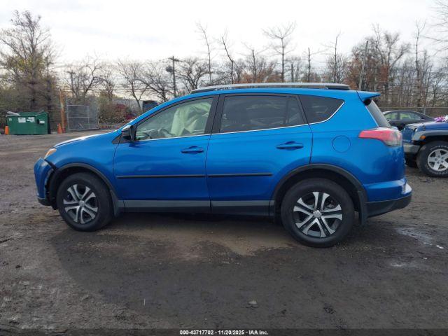 Toyota RAV4 Le Image 4