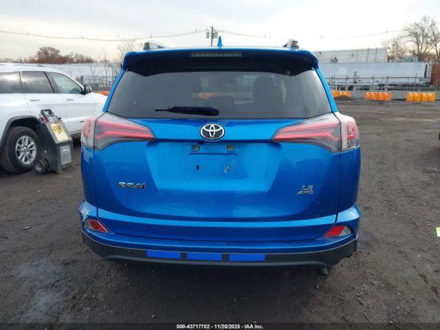 Toyota RAV4 Le Image 8