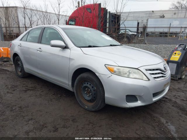 Toyota Camry Le Image 1