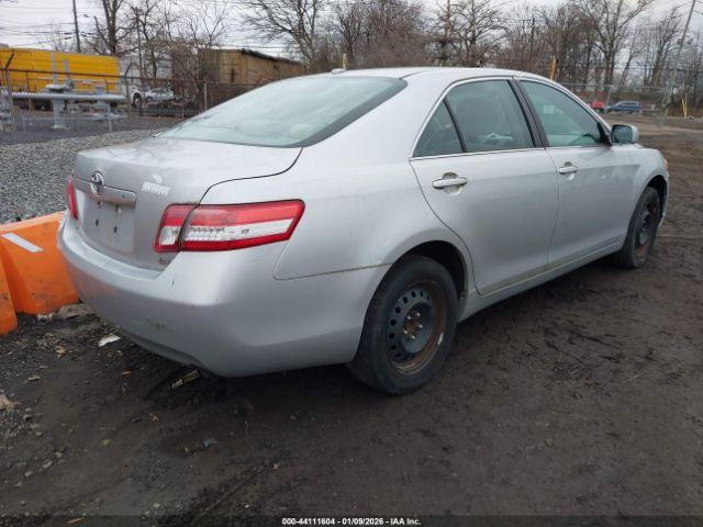 Toyota Camry Le Image 2