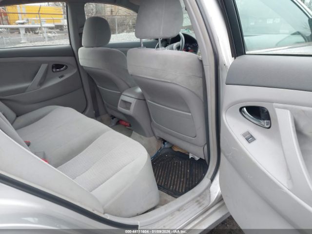 Toyota Camry Le Image 3